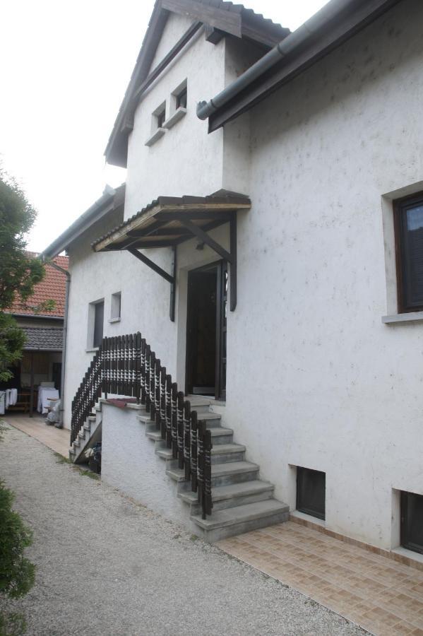 Szuzanna Fenyves Panzio Bed & Breakfast Siofok Dış mekan fotoğraf