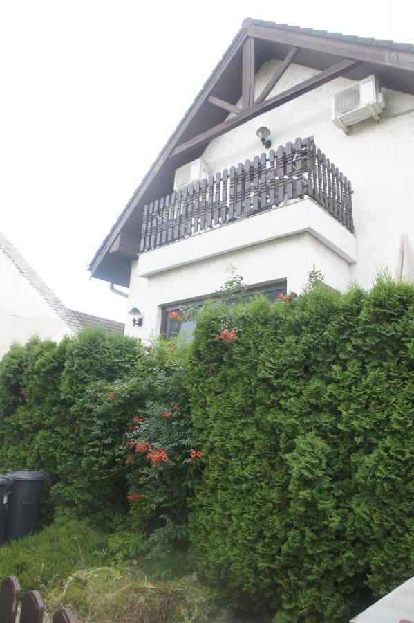 Szuzanna Fenyves Panzio Bed & Breakfast Siofok Dış mekan fotoğraf