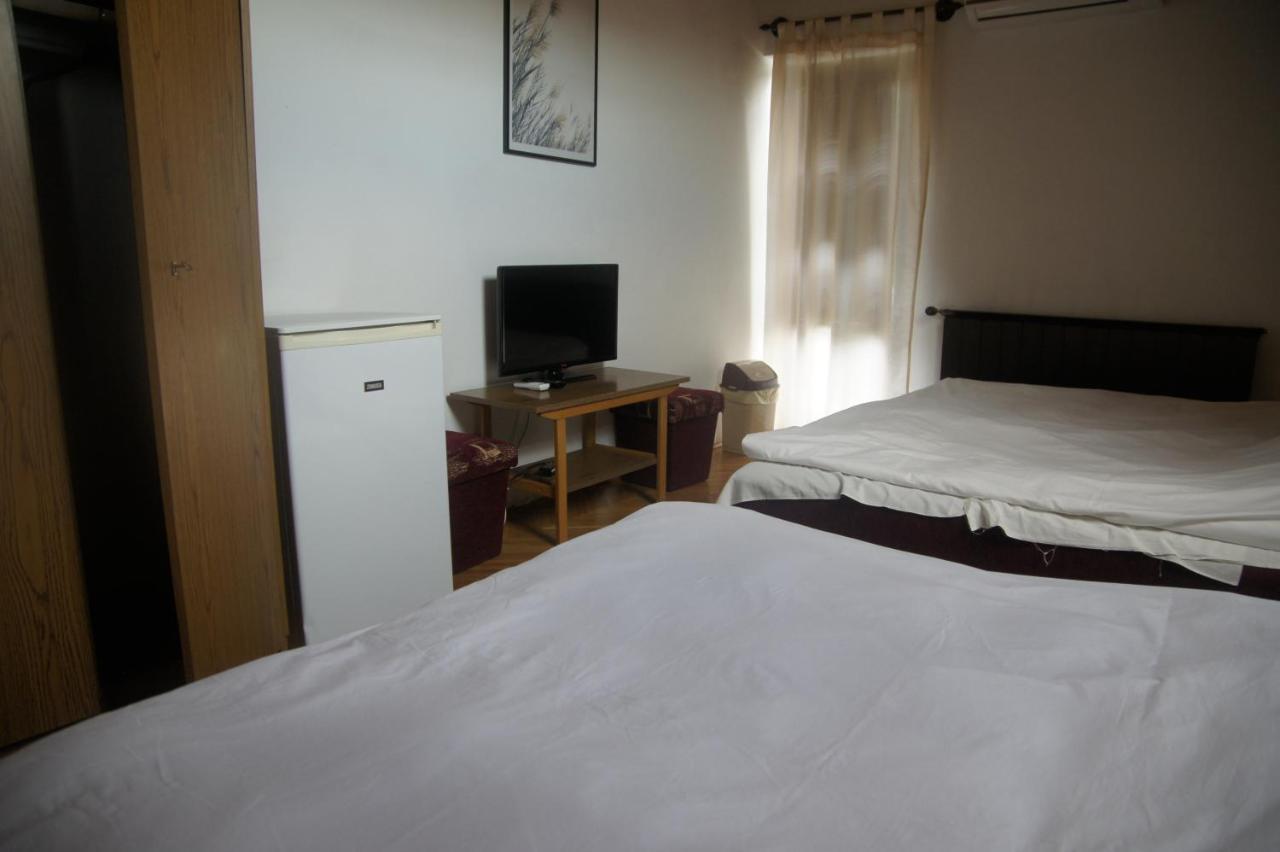 Szuzanna Fenyves Panzio Bed & Breakfast Siofok Dış mekan fotoğraf